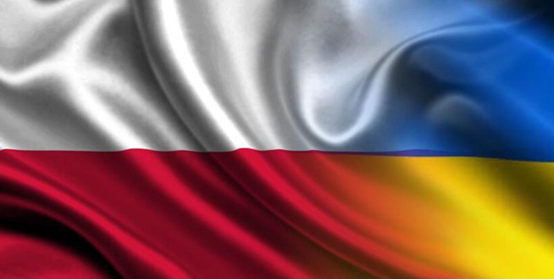 Польские политики массово возвращают Украине госнаграды на фоне скандала с героизацией УПА