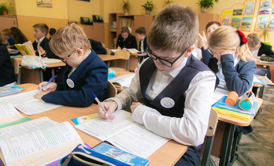  Плата за школьные учебники повысилась: сколько придется отдать за пособия в 2025/26 учебном году?