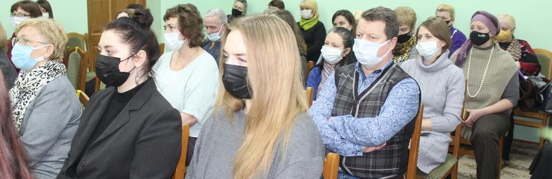 В рамках Единого дня информирования начальник юридического отдела Министерства культуры Виталий Бейлин встретился с работниками культуры Новогрудчины