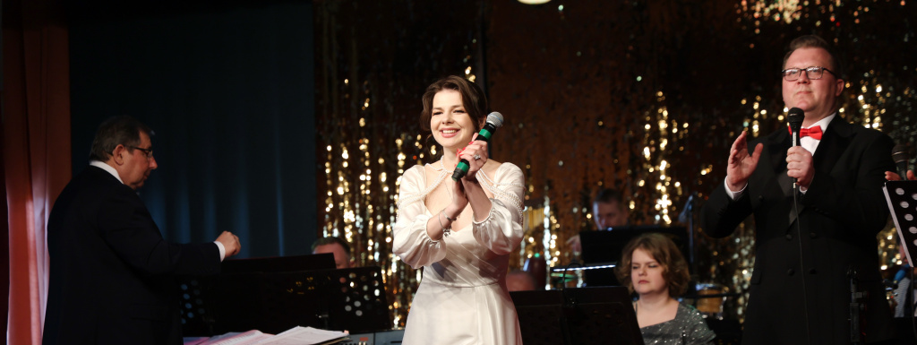 Вручение первых паспортов и концертная программа. В Новогрудке прошло торжественное мероприятие ко Дню Конституции (+ФОТО)