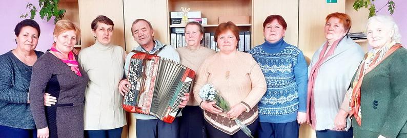  На базе Ладеникского сельского дома культуры работает любительское объединение «Хорошо сидим» для людей пожилого возраста