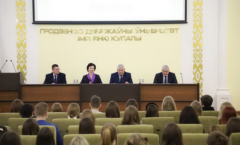 Крупные инвестпроекты, новое строительство и диалог выпускников с директорами предприятий. Председатель горисполкома Мечислав Гой встретился со студентами