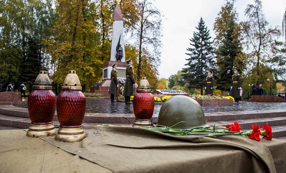 Более 25 000 прерванных судеб. В Гродно торжественно передали капсулы с землей с 32 воинских захоронений (+видео)