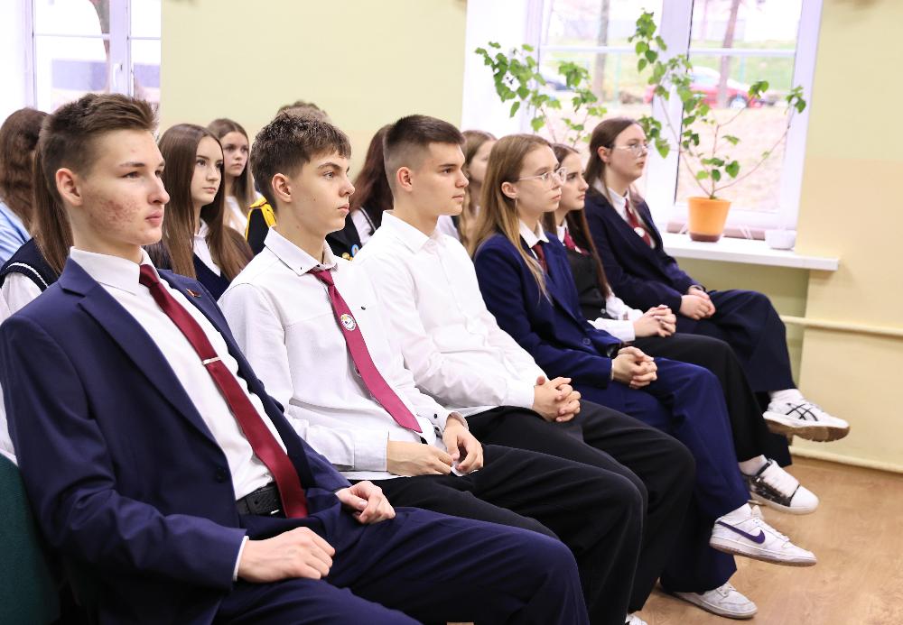 О справедливости, лидерстве и женском счастье говорили на молодежном форуме в Новогрудке