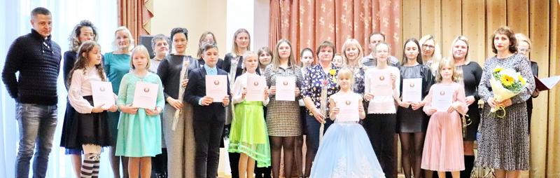 Золотой фонд Новогрудчины. Учащимся детской школы искусств вручены свидетельства о присуждении поощрений специального фонда Президента по поддержке талантливой молодежи