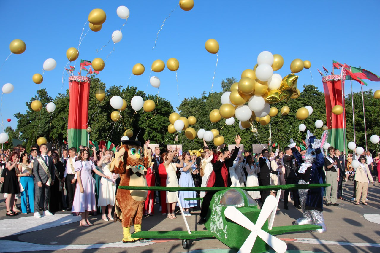 Выпускные вечера в школах Беларуси пройдут 14 июня