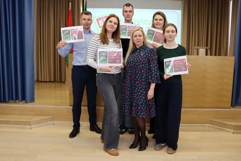 В День единения народов молодежь филиала «Новогрудские Дары» присоединилась к Международной акции «Союзный диктант» 