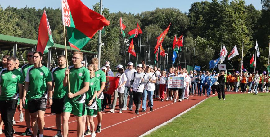 Спорт на максимуме: более 500 представителей белорусских СМИ вышли на старт спартакиады в «Стайках»