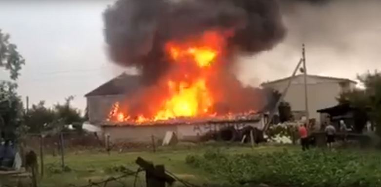 В Волковысском районе молния ударила в дом (Видео)