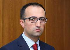 Вакцина станет единственным средством от COVID-19 - эксперт