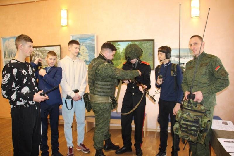 Шанс стать офицером: в военные вузы продлен прием документов