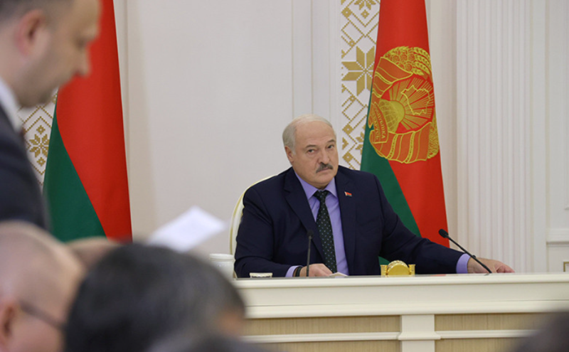 О противодействии выводу капитала, спасении "утопающих" и работе в Союзном государстве. Что Александр Лукашенко обсуждал с правительством