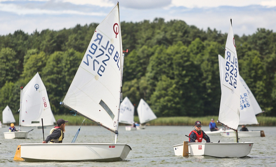 Словить попутный ветер. Под Гродно проходит открытый чемпионат области по парусному спорту