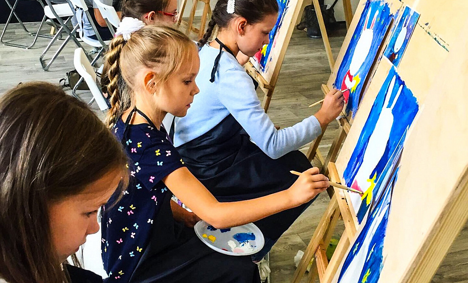 3D pens, sketching and creative birthday. How woman from Grodno colours the gray daily life of citizens