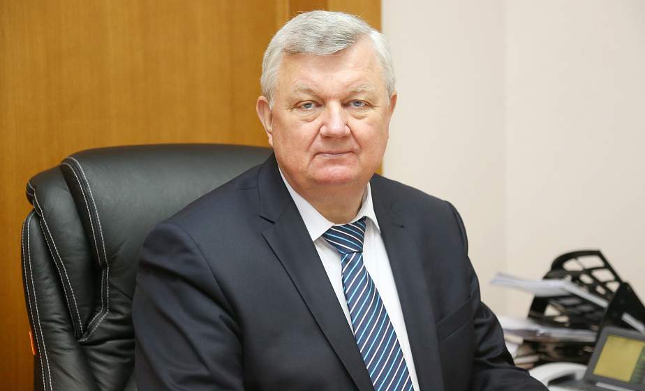 Медицинская сфера, размеры пенсий и оплата услуг. Субботнюю прямую линию провел первый заместитель председателя облисполкома Иван Жук