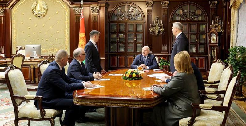 Александр Лукашенко о работе с кадрами: людей обижать нельзя