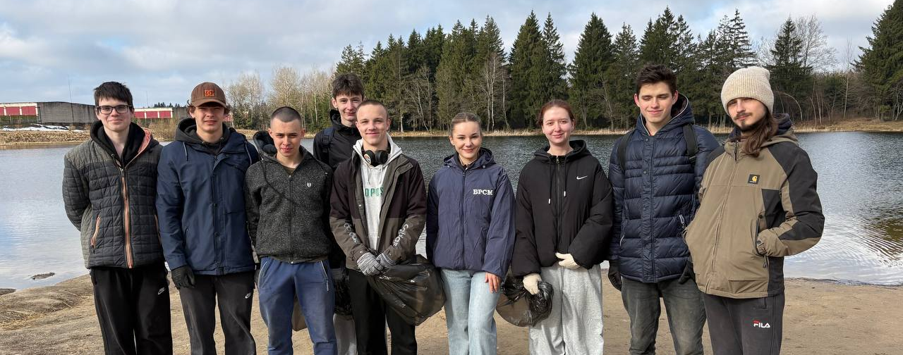 Чистый берег – чистая совесть. Активисты БРСМ привели в порядок озеро Молодежное