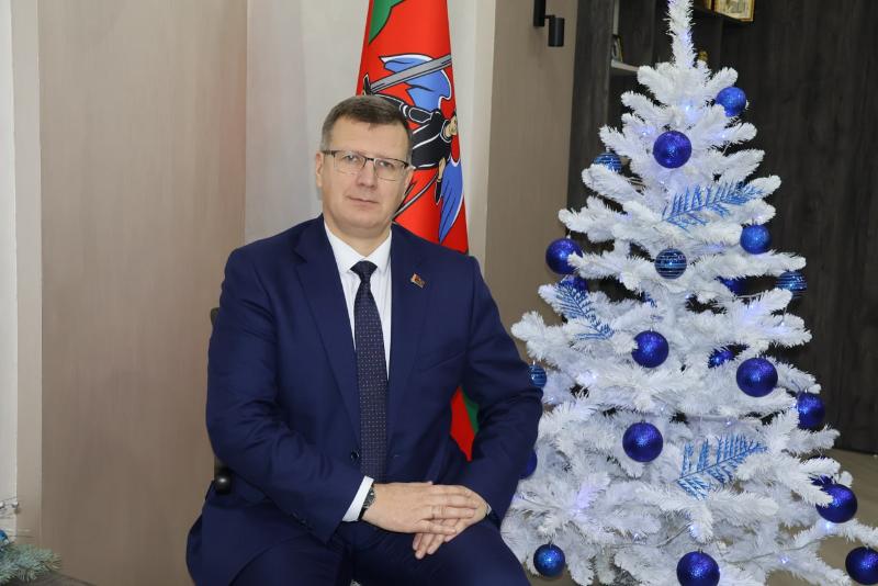 Поздравление председателя Новогрудского районного исполнительного комитета Сергея Чарковского с Новым 2026 годом!
