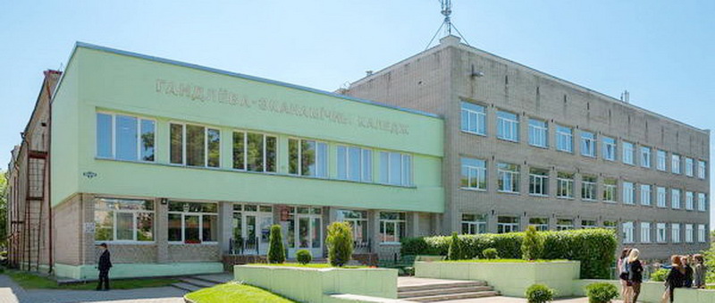 Таццяна Мітлашук дапамагае навучэнцам гандлёва-эканамічнага каледжа засвоіць статыстыку, эканоміку арганізацыі, аналіз гаспадарчай дзейнасці