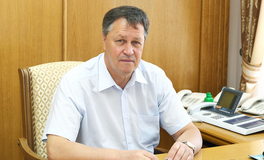 Утепление домов, ремонт дорог, медобслуживание. Субботнюю прямую линию провел управляющий делами облисполкома Игорь Попов