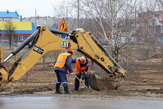 В Новогрудке на пересечении улиц Мицкевича и Заводской кипит работа