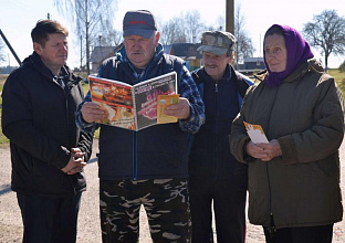Новогрудские спасатели провели диалог о безопасности с жителями деревни Большая Изва