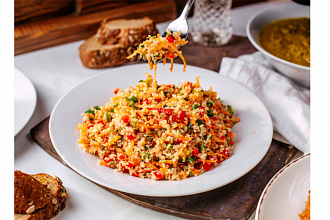 Ужин на всю семью за 20 минут. Шеф-повар поделился рецептом вкусного булгура с мясом и овощами