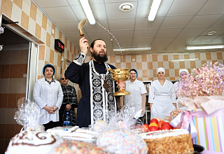 В преддверии Пасхи на Новогрудском хлебозаводе прошло освящение куличей и кексов