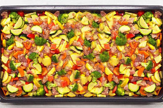 Итальянский ужин: рецепт ароматной запеченной курицы с овощами