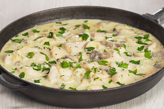 Французская кухня: рецепт ароматного фрикасе из курицы с шампиньонами