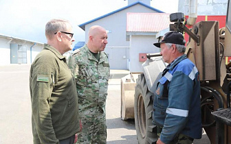 Юрий Караев и Константин Бурак ознакомились с ходом уборочной кампании в Щучинском районе