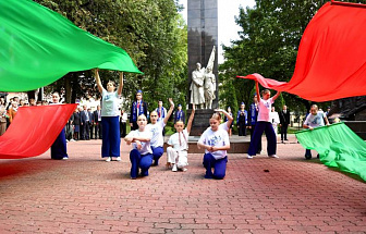 Новогрудчина читает стихи: редакция объявляет конкурс ко Дню народного единства
