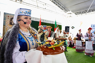Делегация Новогрудского района принимает участие в областном фестивале-ярмарке тружеников села «Дажынкі-2026»