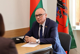 Александр Сонгин провел в Новогрудке прием граждан и прямую линию