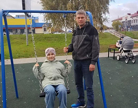 Андрей Сазанович – главный пример и надежное плечо для своих дочерей