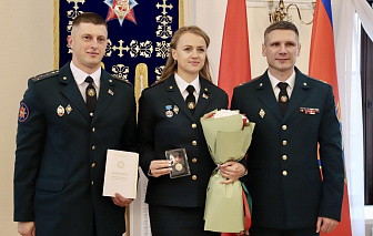 Нагрудный знак за надежный тыл вручили женам офицеров МЧС Гродненщины